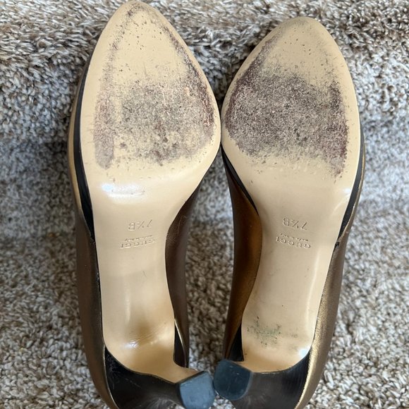 Gucci Women's Gold Leather Platform Pump. - Picture 10 of 12